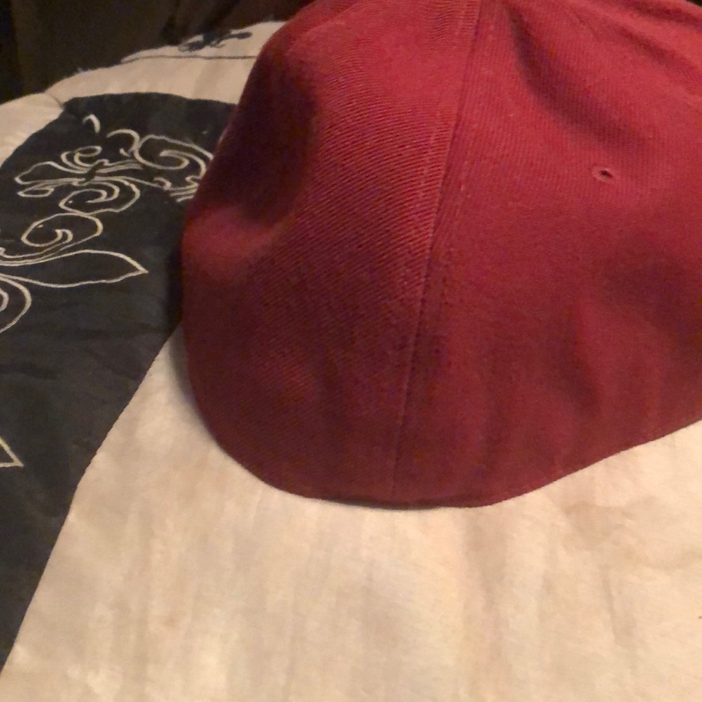 Fitted cap - Picture 2 of 3
